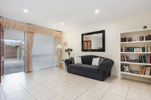 Adelaide Style Accommodation-Close To City-North Adelaide-3 Bdrm- FREE Parking - Accommodation Redcliffe 7
