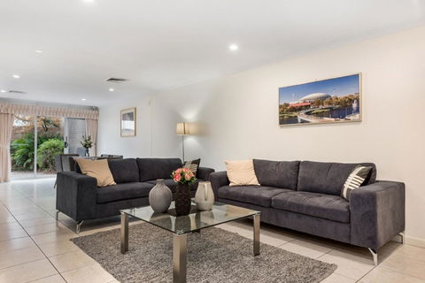 Adelaide Style Accommodation-Close To City-North Adelaide-3 Bdrm- FREE Parking - Accommodation Redcliffe 0