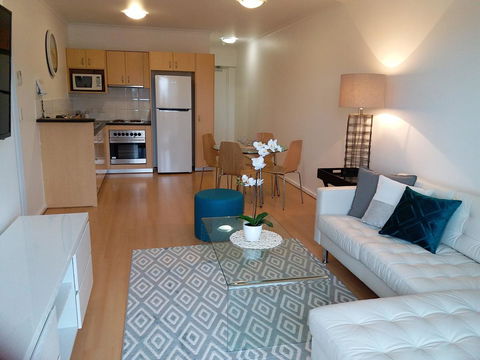 Spacious 4 BR And 2 Bathrooms City Apartment - Accommodation Redcliffe 12
