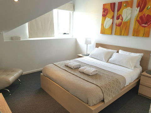 Spacious 4 BR And 2 Bathrooms City Apartment - Accommodation Redcliffe 4