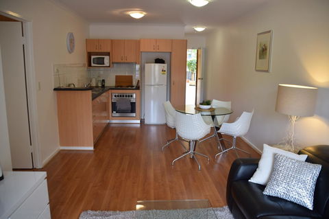 Spacious 4 BR And 2 Bathrooms City Apartment - Accommodation Redcliffe 18
