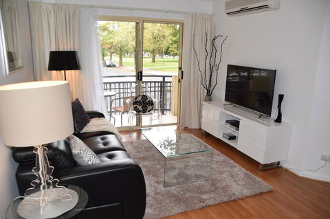 Spacious 4 BR And 2 Bathrooms City Apartment - Accommodation Redcliffe 16