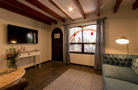 The Manor Basket Range - Accommodation Redcliffe 7