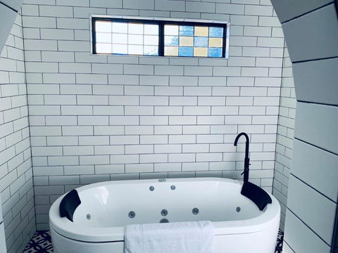 The Manor Basket Range - Accommodation Redcliffe 11