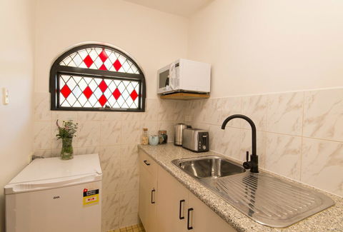 The Manor Basket Range - Accommodation Redcliffe 5