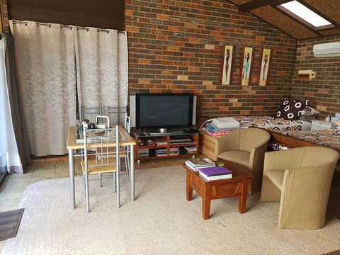 Three Linden - Accommodation Redcliffe 2