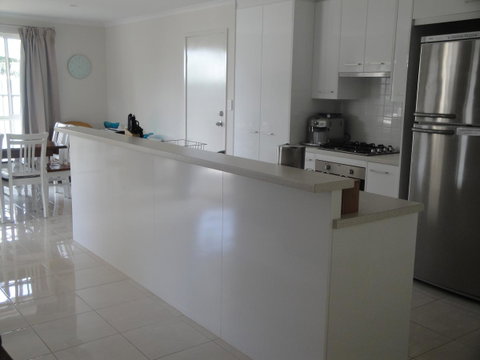 White Sands Retreat - Accommodation Redcliffe 2