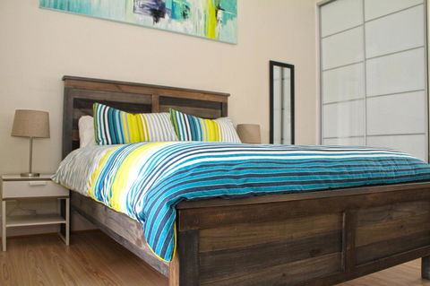 Smugglers Inn Studio Apartments - Accommodation Redcliffe 13