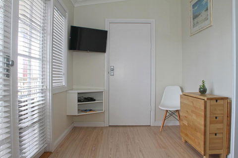 Smugglers Inn Studio Apartments - Accommodation Redcliffe 17