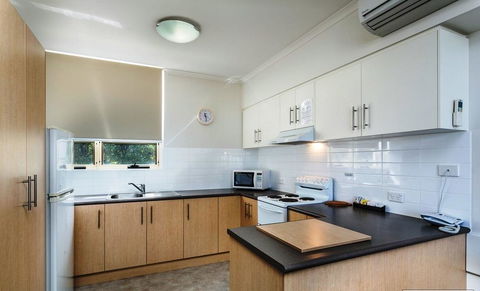 Glenelg Holiday Apartments - Corfu - Accommodation Redcliffe 4