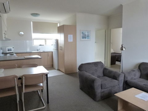 Glenelg Holiday Apartments - Corfu - Accommodation Redcliffe 9