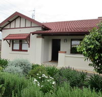 Mataro Cottage - Accommodation Redcliffe