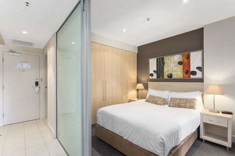 Pier Luxury Apartments - Accommodation Redcliffe 9