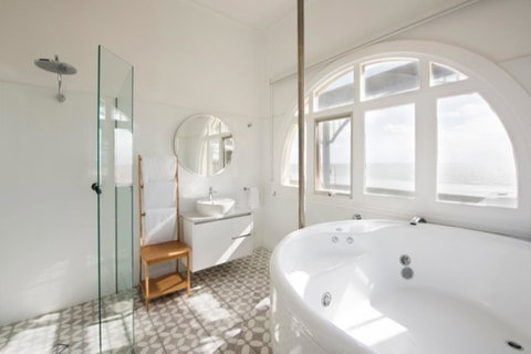 Seawall Apartments - Accommodation Redcliffe 10