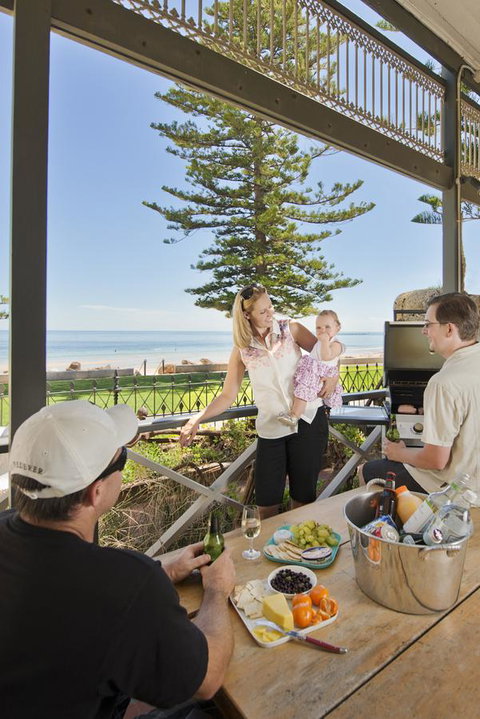 Seawall Apartments - Accommodation Redcliffe 9