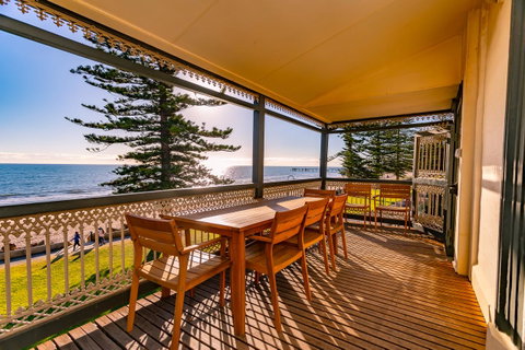 Seawall Apartments - Accommodation Redcliffe 1
