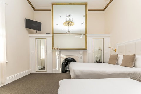 Seawall Apartments - Accommodation Redcliffe 5