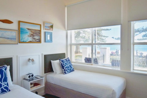 Seawall Apartments - Accommodation Redcliffe 11