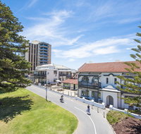 Seawall Apartments - Accommodation Redcliffe