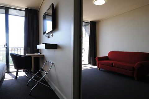 Mansfield Park Hotel - Accommodation Redcliffe 2