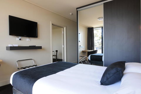 Mansfield Park Hotel - Accommodation Redcliffe 1