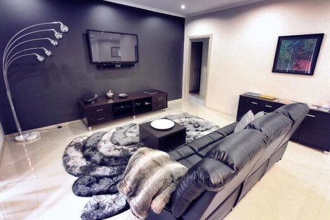 Casavino Luxury Villa - Accommodation Redcliffe 0