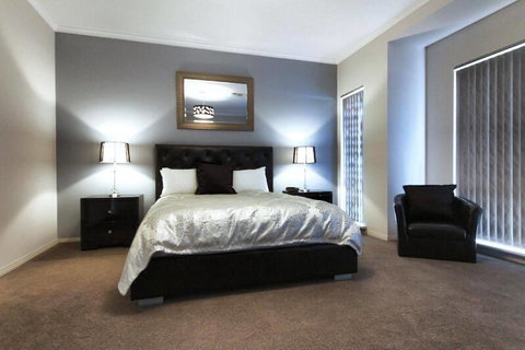 Casavino Luxury Villa - Accommodation Redcliffe 29