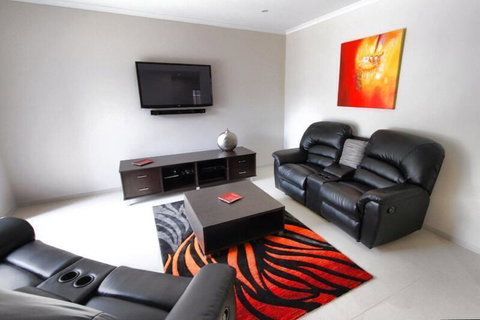 Casavino Luxury Villa - Accommodation Redcliffe 24