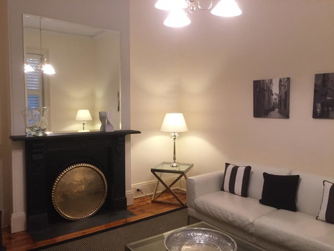 8 Osborne - Accommodation Redcliffe 5