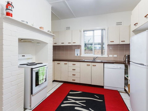Wyvern - Accommodation Redcliffe 2