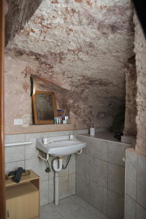 Ali\'s Underground Studio - Accommodation Redcliffe 10