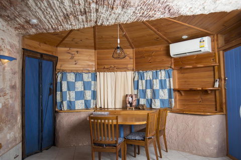 Ali\'s Underground Studio - Accommodation Redcliffe 6