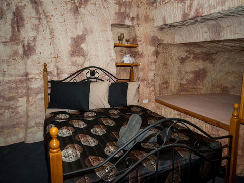Ali\'s Underground Studio - Accommodation Redcliffe 8