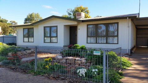 The Quorn-er House - Accommodation Redcliffe 3