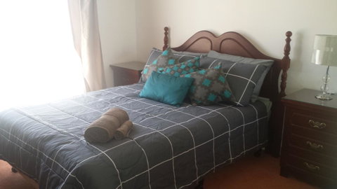 The Quorn-er House - Accommodation Redcliffe 9