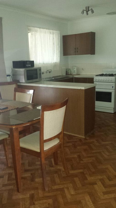 The Quorn-er House - Accommodation Redcliffe 12