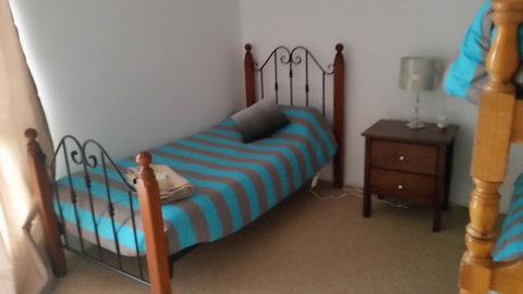 The Quorn-er House - Accommodation Redcliffe 11