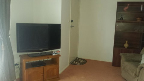 The Quorn-er House - Accommodation Redcliffe 17