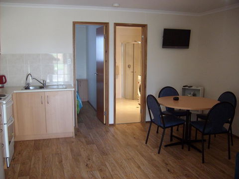 Jacko's Holiday Cabins - Accommodation Redcliffe 3