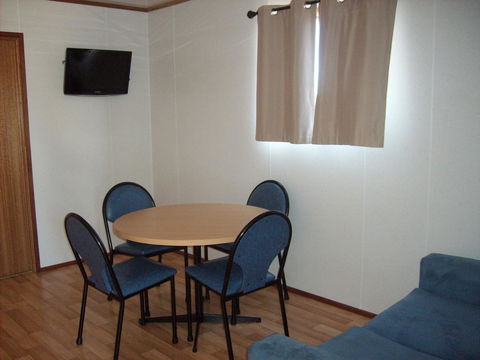 Jacko's Holiday Cabins - Accommodation Redcliffe 2