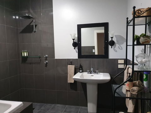 Amy\'s House Bed & Breakfast - Accommodation Redcliffe 4