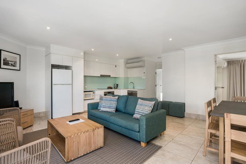 Bayview Beachfront Apartments, In Town Right On The Beach - Accommodation Redcliffe 41