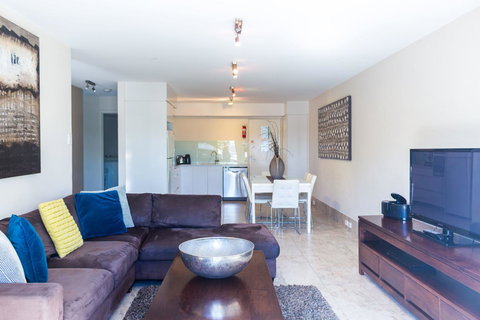 Bayview Beachfront Apartments, In Town Right On The Beach - Accommodation Redcliffe 43