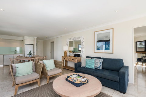 Bayview Beachfront Apartments, In Town Right On The Beach - Accommodation Redcliffe 32