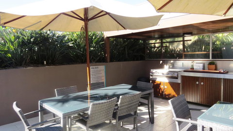 Bayview Beachfront Apartments, In Town Right On The Beach - Accommodation Redcliffe 23