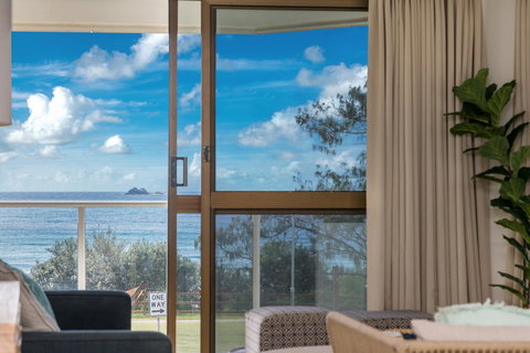 Bayview Beachfront Apartments, In Town Right On The Beach - Accommodation Redcliffe 29