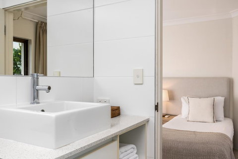 Bayview Beachfront Apartments, In Town Right On The Beach - Accommodation Redcliffe 31