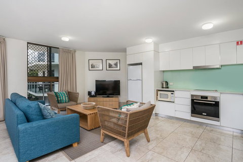Bayview Beachfront Apartments, In Town Right On The Beach - Accommodation Redcliffe 40