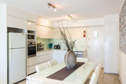 Bayview Beachfront Apartments, In Town Right On The Beach - Accommodation Redcliffe 42