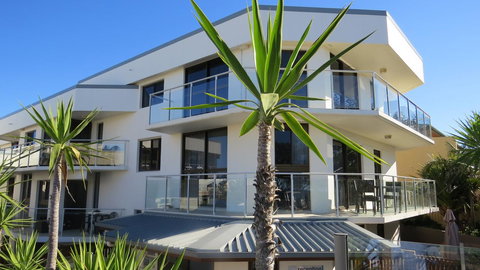Bayview Beachfront Apartments, In Town Right On The Beach - Accommodation Redcliffe 14